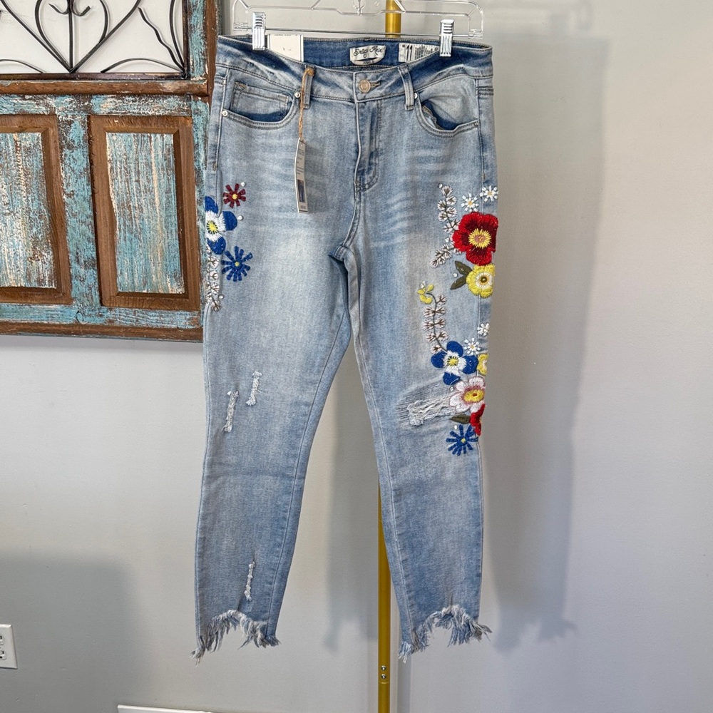 Indigo Rein Light Wash Embroidered Ankle Jeans with Floral Appliqué